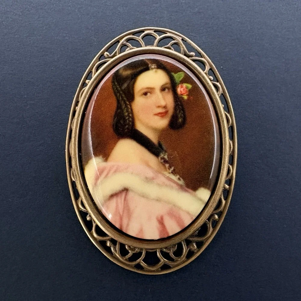 Vintage Victorian Revival‎ Portrait Lady Jane Erskine Gold Tone Filigree Brooch